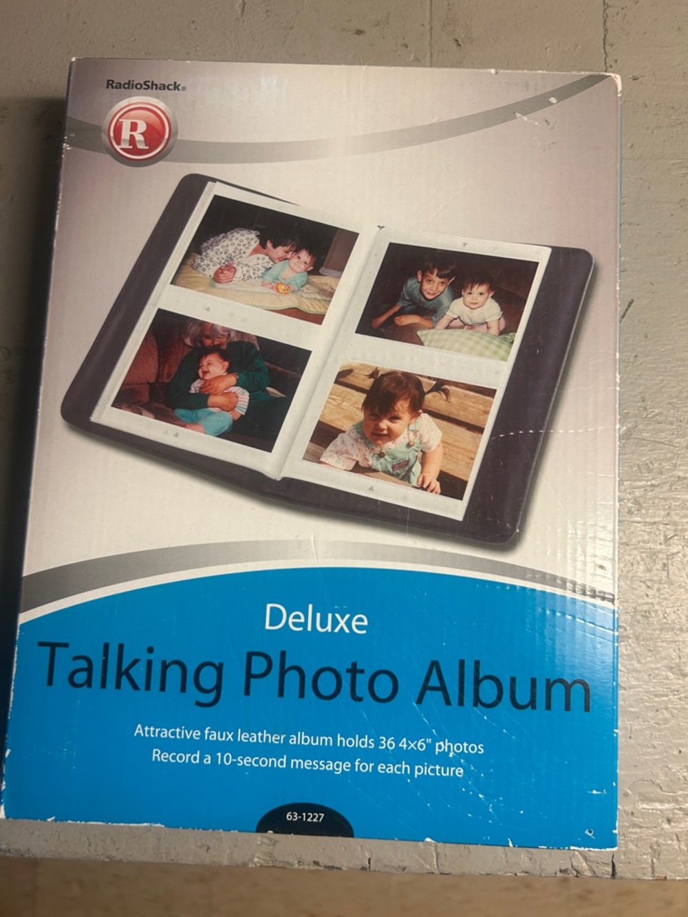 RadioShack Deluxe Talking Photo Album in Blue and White
